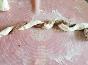 两个长条缠绕在一起