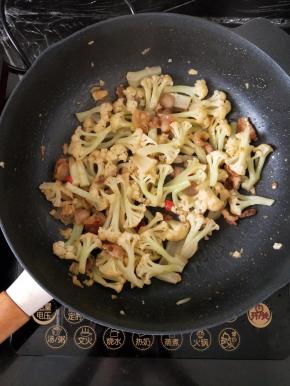 快速翻炒均匀。