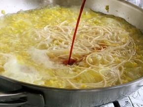 面煮熟后加入生抽、香油即可关火