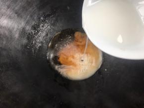 再加入适量淀粉勾芡