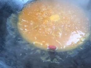 加入少许枸杞煮开