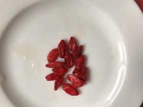 枸杞洗净备用