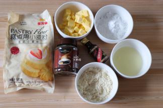 准备好食材，我用的这个低筋面粉粉质细腻而且蓬松不结块，非常好用；