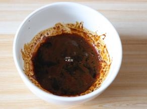 取2.5ml热开水冲泡溶解咖啡；