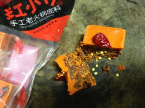 稍微切碎一些，这样便于快速的溶解