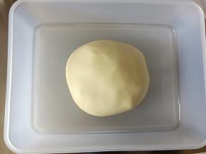 放入保鲜盒，置于温暖处进行一发