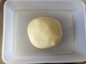 放入保鲜盒，置于温暖处进行一发