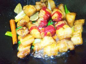 到入生抽，放南乳汁翻匀。