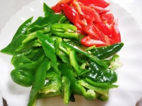 青红椒切块