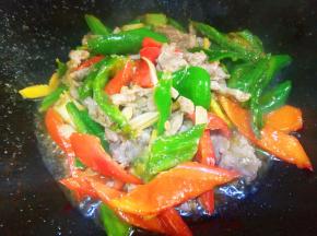 翻匀微炒片刻出锅。