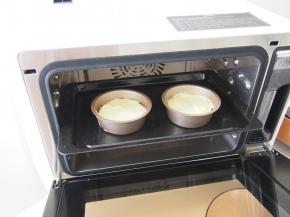 烤箱提前预热至170度，将模具放入烤箱