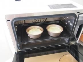 烤箱提前预热至170度，将模具放入烤箱
