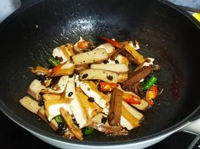 翻炒均匀至熟透即可