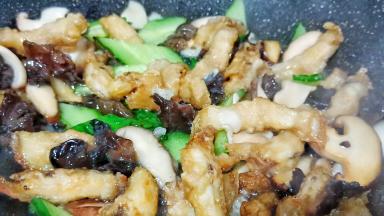 迅速翻炒均匀即可出锅。