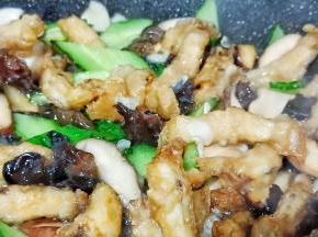 迅速翻炒均匀即可出锅。