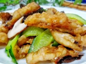 黄瓜的清脆口感与香菇的鲜香口味，实在是最好的搭配不过。