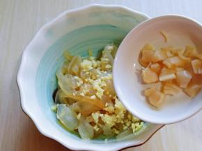 加入即食扇贝肉。(没有也可以不放)