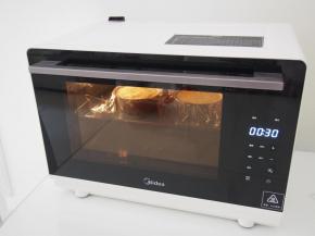 将模具放入美的S4蒸烤箱中，设置30分钟即可