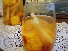 一道充满玉米香味、甘甜的热汤饮就做好了