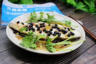 豆豉蒸比目鱼就可以出锅了，全家老少都爱吃。
