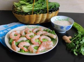 食材：大米、虾仁、菠菜、香葱、香菜、生姜、胡椒粉、盐、油、生抽。