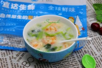 虾仁菠菜砂锅粥就煮好了，鲜香美味，营养搭配，很好吃。