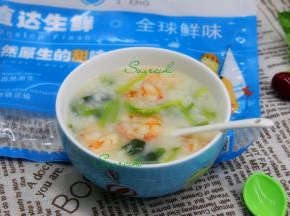 虾仁菠菜砂锅粥就煮好了，鲜香美味，营养搭配，很好吃。
