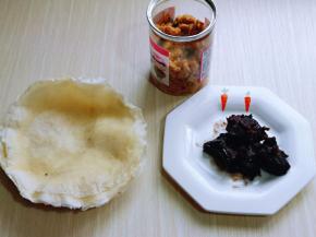 准备食材，宝贝想吃豆沙馅，所以做了两种口味。