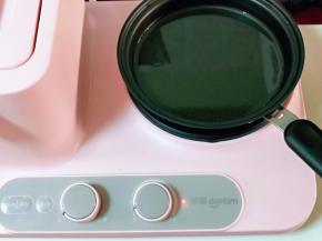 起锅，加入食用油。