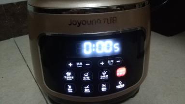 将搅拌杯放回上主机里