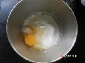 加入鸡蛋。
