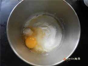 加入鸡蛋。