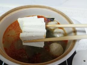 下入老豆腐煮3分钟左右。