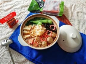 放上红萝卜花朵装饰一下。
