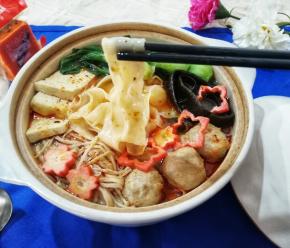 刀削面劲道，汤底味道纯正，好吃极了！