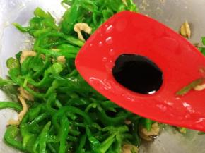 最后加老抽调色，增加酱香