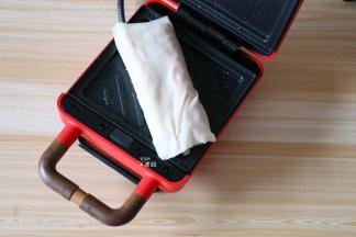 放入包好的葱包烩；