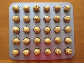 分成15克一个，放在烤盘上