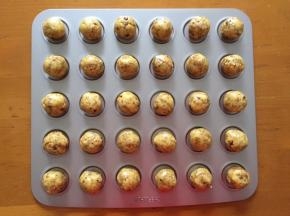 分成15克一个，放在烤盘上