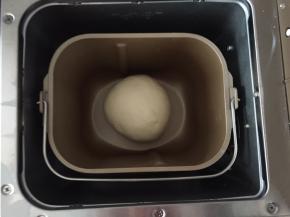 在面包机中发酵，大概一个小时左右，主要看状态