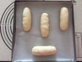 放入烤盘中，放入烤箱二次发酵30分钟