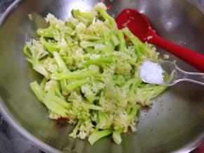 味精，翻炒入味