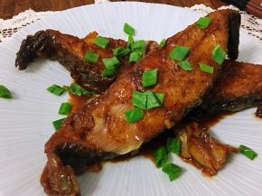 香味十足的干烧比目鱼做好了，黑胡椒的香味刚好去掉了鱼的腥气，干香浓郁，特别下饭。