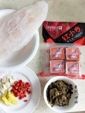 准备材料，龙利鱼稍微解冻清洗