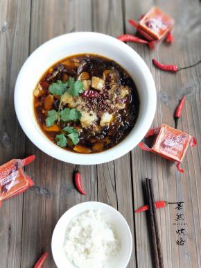 出锅，配上一碗米饭，哈哈，小宝吃了一口来句:好过瘾啊/╭(╯ε╰)╮