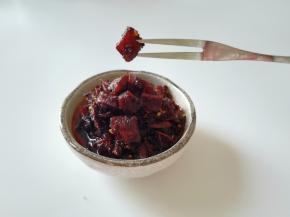 大颗粒的菌菇，尝一口。