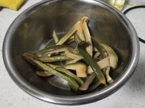 沥干水分。