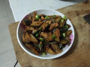 装盘，撒上一点葱花即可。