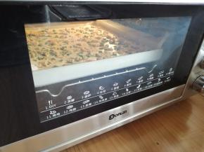 放入已经提前预热好170度的东菱K40C烤箱中下层，烘烤15-18分钟