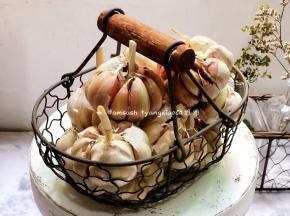 准备好蒜头，这个数量也可按个人喜好多少去增减